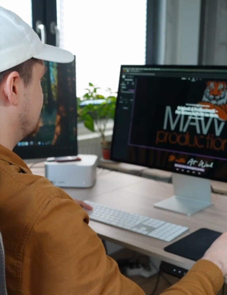 Mediengestalter am PC beim Webdesign